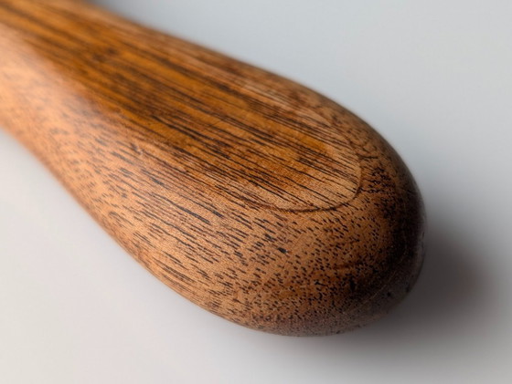 Image 1 of Lupa danesa de madera de nogal de mediados de siglo, década de 1950