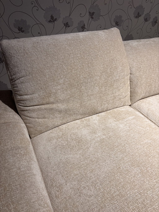 Ecksofa mit elektrischer Sitztiefenverstellung