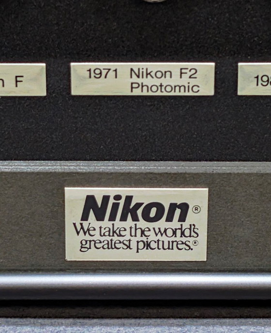 Image 1 of Vintage Nikon verzamelobjectenlijst – De legendarische Nikon camera-evolutieplaat