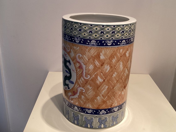 A large Chinese ornamental pot with a dragon motif. – Umbrella stand, Ceramic (photo 4 of 5)