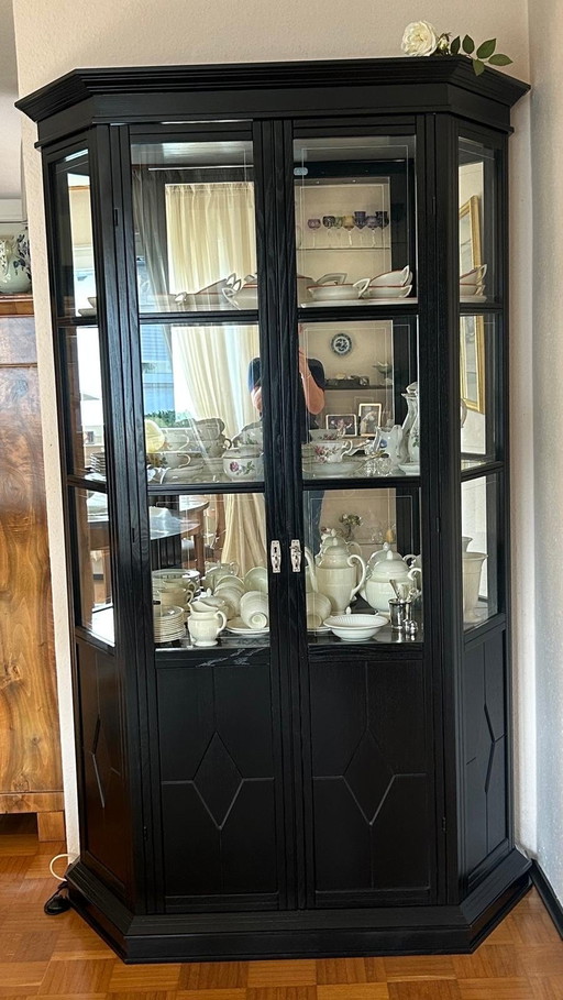 Elegant glass cabinet / display cabinet (illuminated)