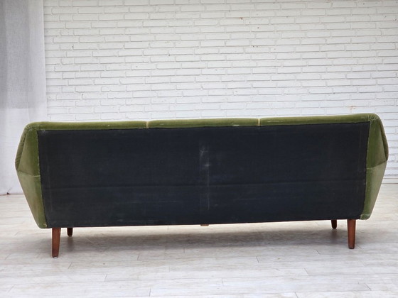 Image 1 of Jaren 70, Deens ontwerp van Kurt Østervig, 3-zitsbank, meubelvelours, teakhout.