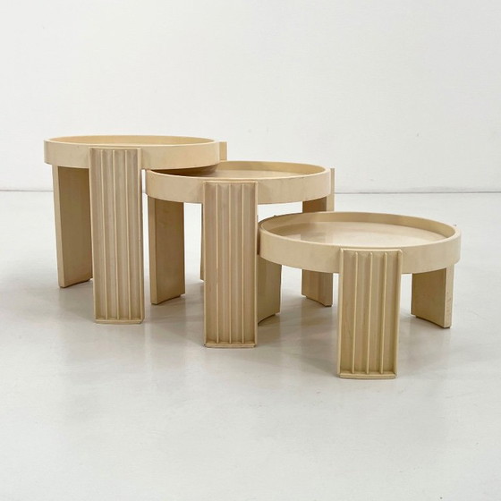 Ensemble de 3 Tables d'appoint gigognes Marema par Gianfranco Frattini pour Cassina, années 1960 – Plastic (photo 7 of 10)