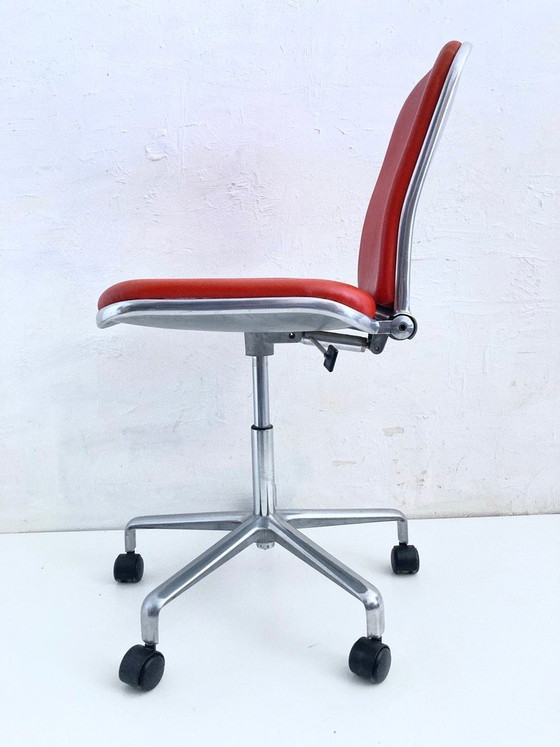Image 1 of Height-adjustable leather office chair, Supporto design by Frederick Scott for Hille