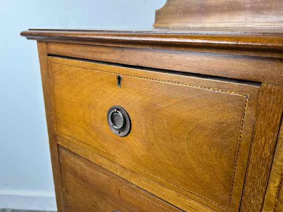 Commode ancienne de style édouardien en acajou incrusté, à 5 tiroirs, vers 1900 – Metal, Wood (photo 4 of 7)