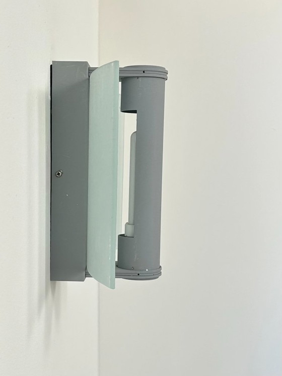 Image 1 of Vintage wandlamp, grijs gelakt metaal en mat gebogen glas, Frankrijk, 1980