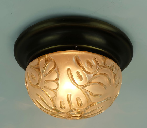 Image 1 of Bellissimo lampadario a soffitto di metà secolo, in vetro acidato, con decorazioni floreali in metallo, anni &#39;70