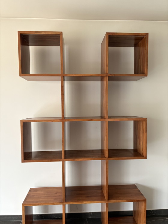 Image 1 of Design boekenkast/kamerverdeler van massief hout – vrijstaand