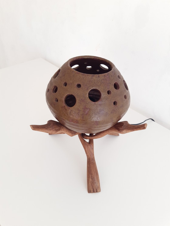 Image 1 of Lampe de table vintage en céramique avec base en teck sculpté