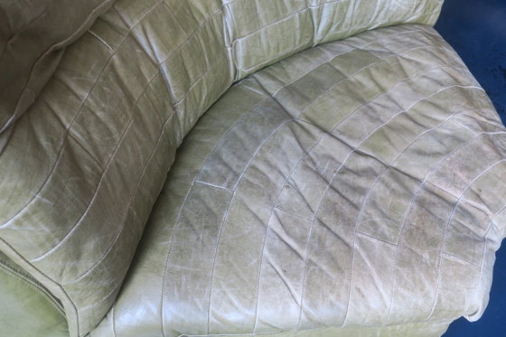 Image 1 of Sillón esquinero grande de cuero verde oliva con diseño de patchwork, década de 1970.