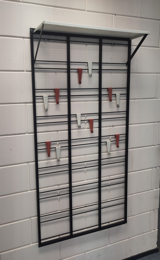 Metallgarderobe Scale Tjerk Reyenga Pilastro