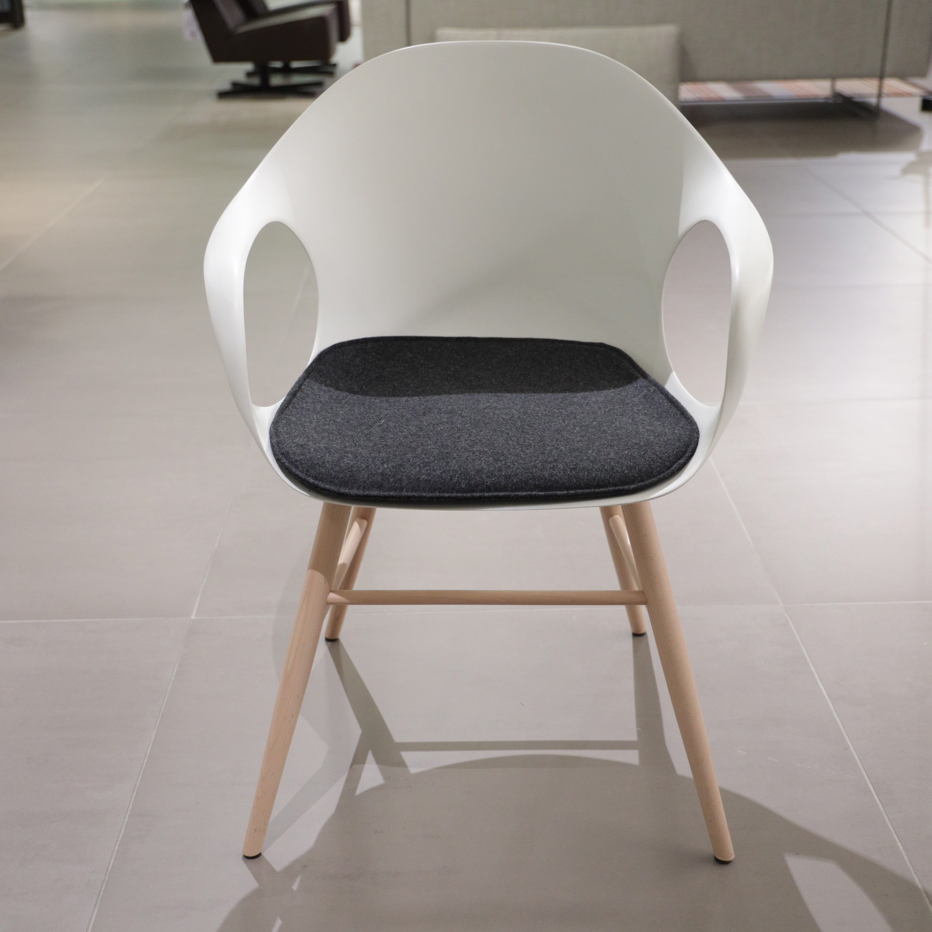 Kristalia Elephant dining chair (set of 6) | €3,094 | Whoppah