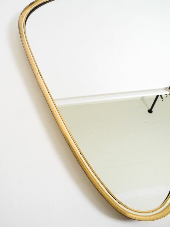 Image 1 of Beautiful heavy mid-century brass kidney-shaped wall mirror from Münchner Zierspiegel