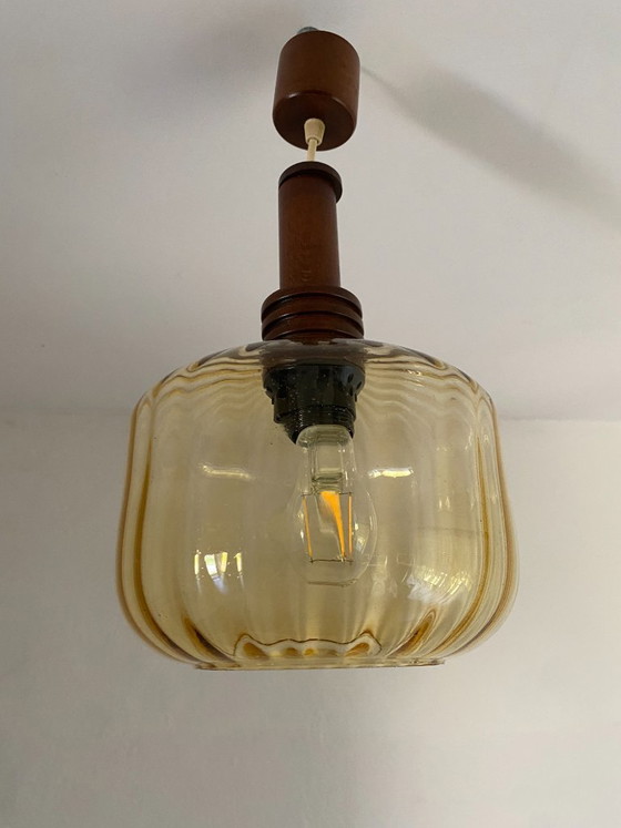 Vintage Joegoslavische hanglamp van amberkleurig glas, jaren 70. – Hanglampen (photo 3 of 11)
