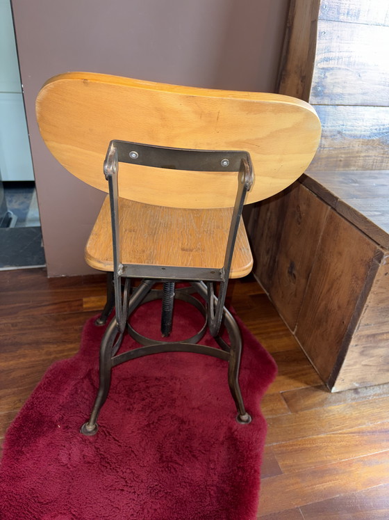 Image 1 of Antieke verstelbare (school) stoel