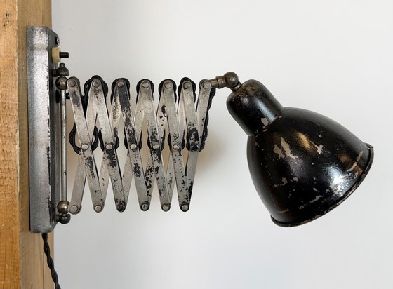 Image 1 of Industriële zwarte schaarwandlamp, jaren 1950