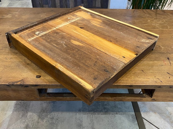 Image 1 of Tavolino rustico da caffè in rovere massello con 1 cassetto, circa 1930