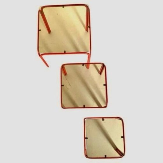 Image 1 of 1x Vintage Italiaanse bijzettafels uit de jaren 70 met rood ijzeren frame en rookglas