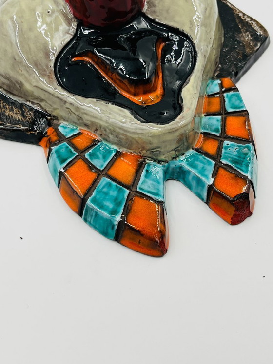 Image 1 of Große, an der Wand befestigte Clownmaske aus glasierter Terrakotta
