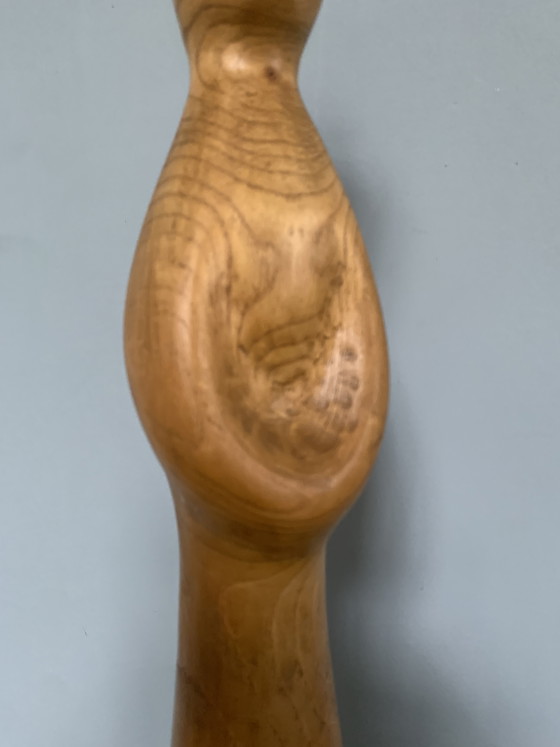 Image 1 of Grande sculpture vintage en bois de chêne, représentant une femme de 51 cm de long, de style scandinave.