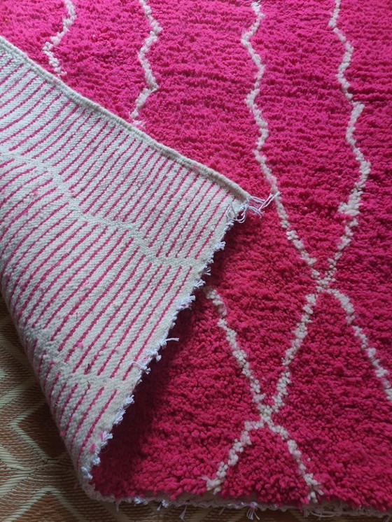 Image 1 of Hermosa alfombra rosa hecha a mano 250cm x 150cm