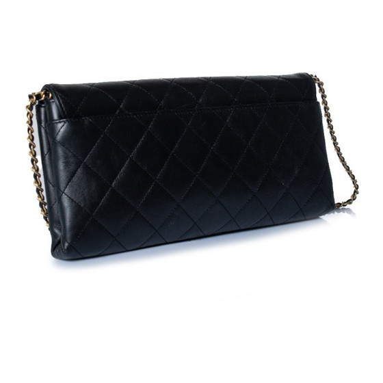 Chanel, Bolso de mano con solapa y logo encadenado – Clutches, Lambskin (photo 5 of 18)