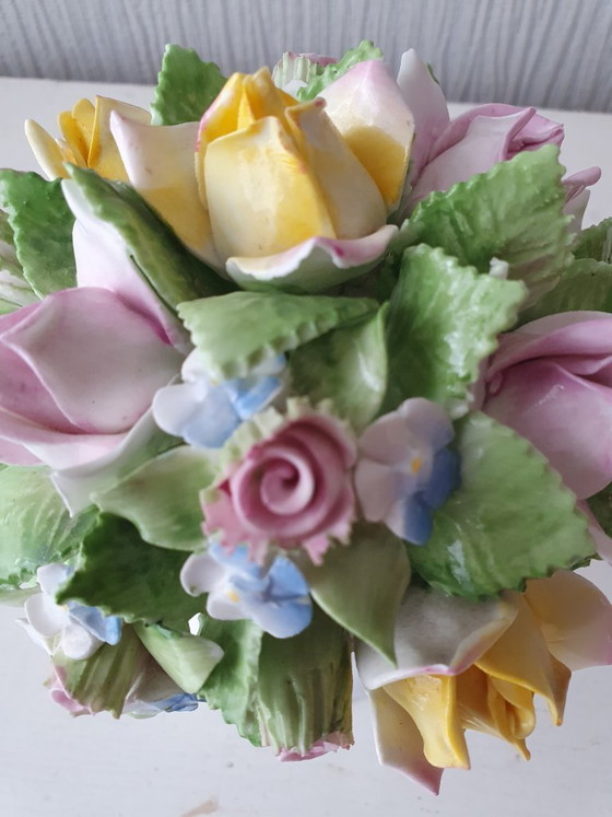 Image 1 of Copa de flores antigua de Royal Doulton con pie - Pastel - En perfecto estado - 13x13cm