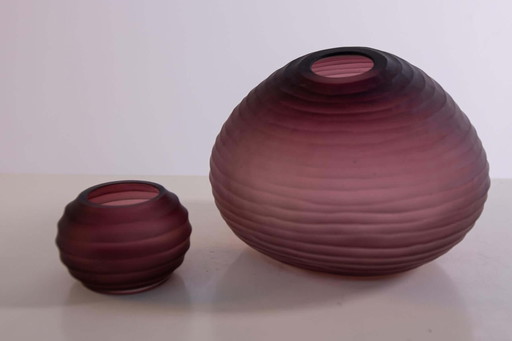 Paire de vases en verre de Murano satiné bordeaux, années 1980