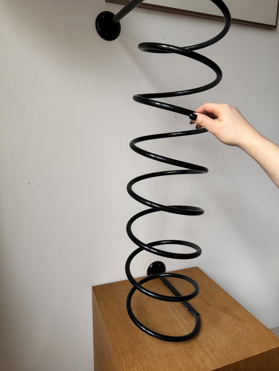 Image 1 of Vintage spiraalvormige kapstok uit de jaren 80