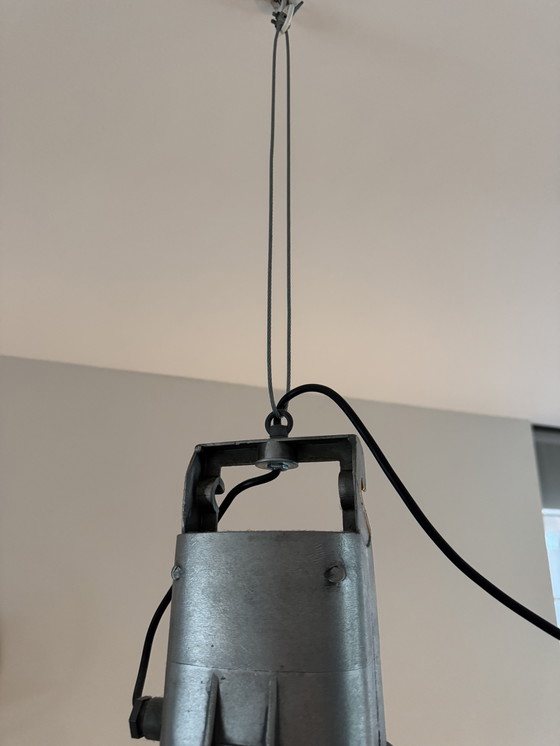 Image 1 of 2 Originele fabriekslampen