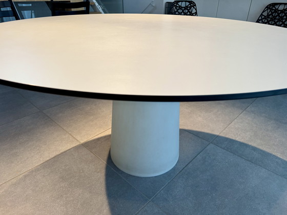 Image 1 of Mesa contenedor Moooi de 140 cm