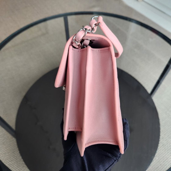 Image 1 of Borsa Chanel CC Box Flap - Pelle di vitello trapuntata rosa con finiture argentate, serie 24