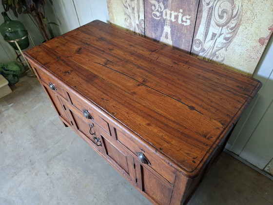 Image 1 of Antique Chinese sideboard, wall cabinet, TV unit with beautiful aged look, dimensions 101x70cm and 83cm high.