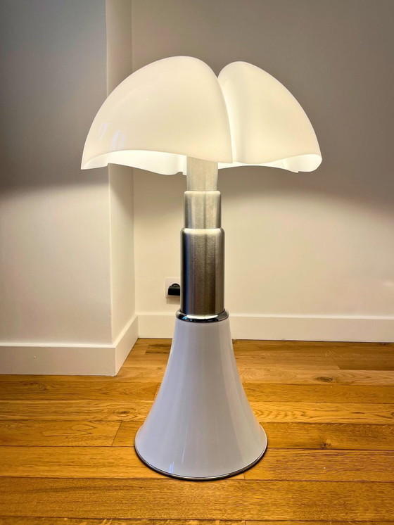 Image 1 of Lampada grande Pipistrello 620 di Gae Aulenti – Bianco (Bianco) – New Old Stock