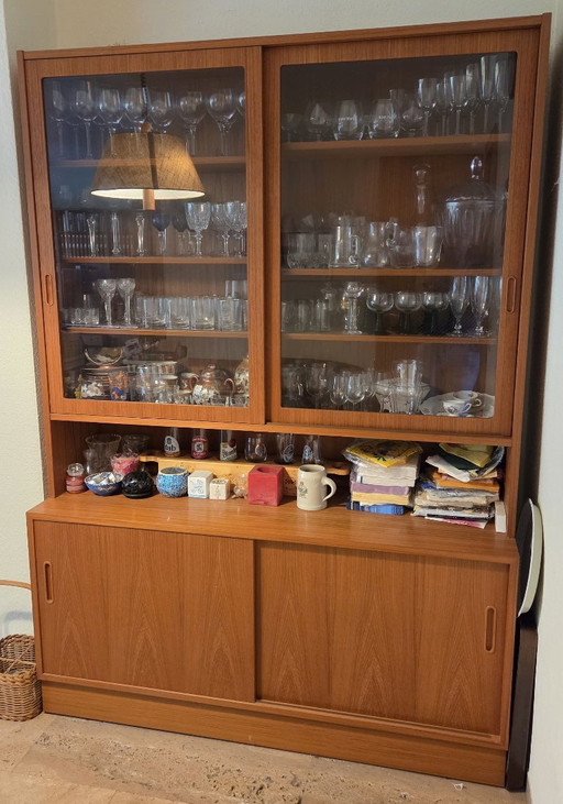 Scandin. Designer display cabinet by Poul Hundevad, teak, vintage