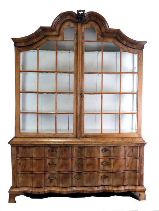 Vitrine du 18ème siècle - Louis XV.