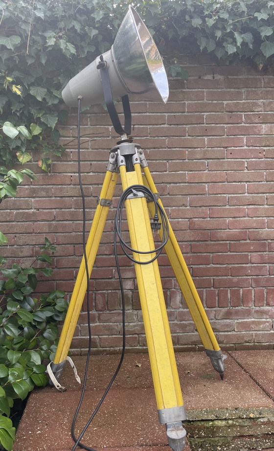 Image 1 of Industriële vintage driepoot spot staande lamp - verstelbaar 