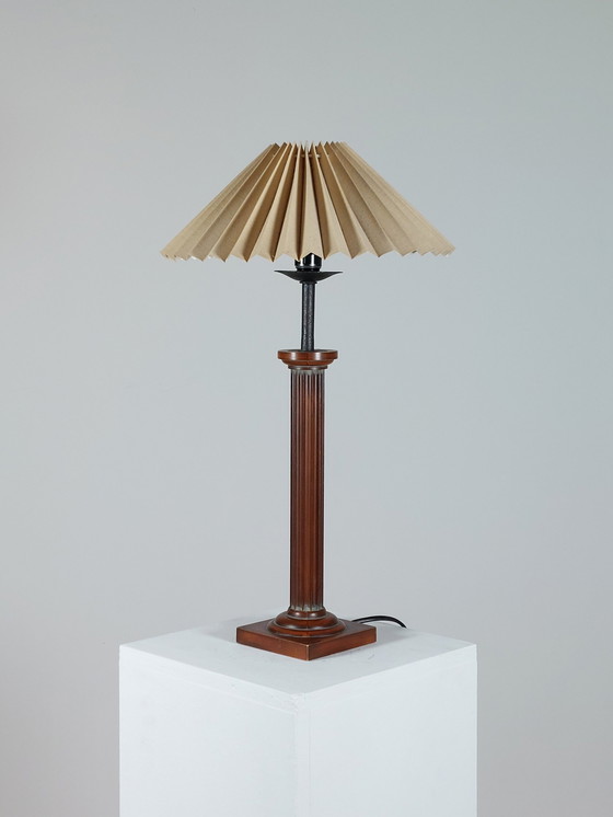 Image 1 of Lampada da tavolo vintage, lampada da comodino, decorazione a colonna, paralume plissettato in plastica