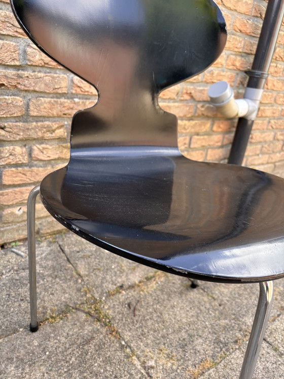 Image 1 of Set of 2 original and rare 3-legged chairs by Fritz Hansen