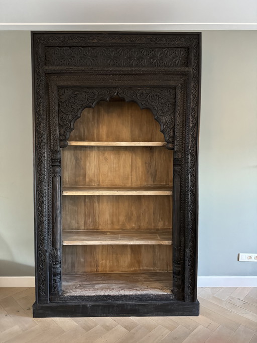 Handgesneden houten kast uit India 