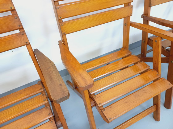 Image 1 of Vintage garden furniture consisting of a table with extensions and 4 wooden armchairs from the 60s