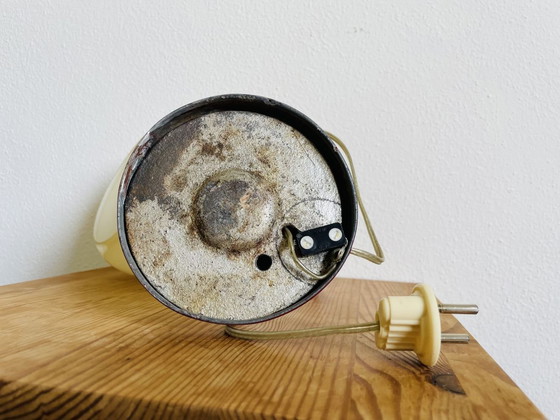 Image 1 of Kleine Mid-Century Modern Tischlampe mit cremefarbenem Opaine Lampenschirm, 1940er Jahre