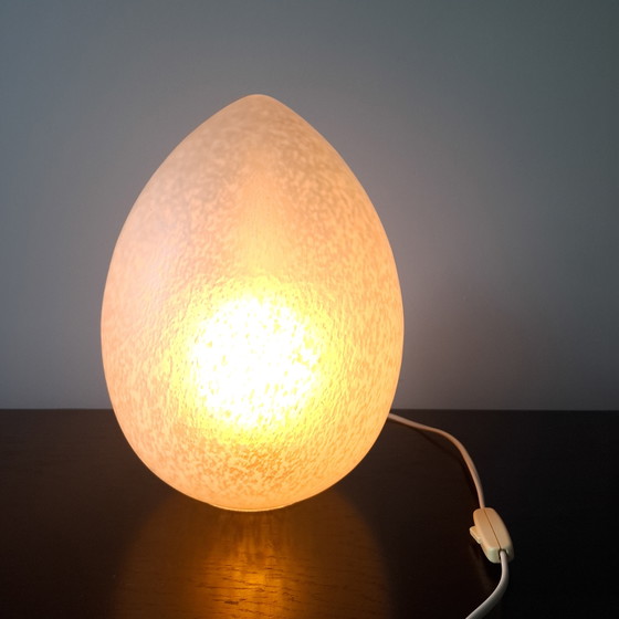 Image 1 of Lampe de table vintage en forme d'œuf, verre blanc opaque, années 1980