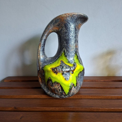 Design vase Walter Gerhards model.no: 425/30 MCM Pottery
