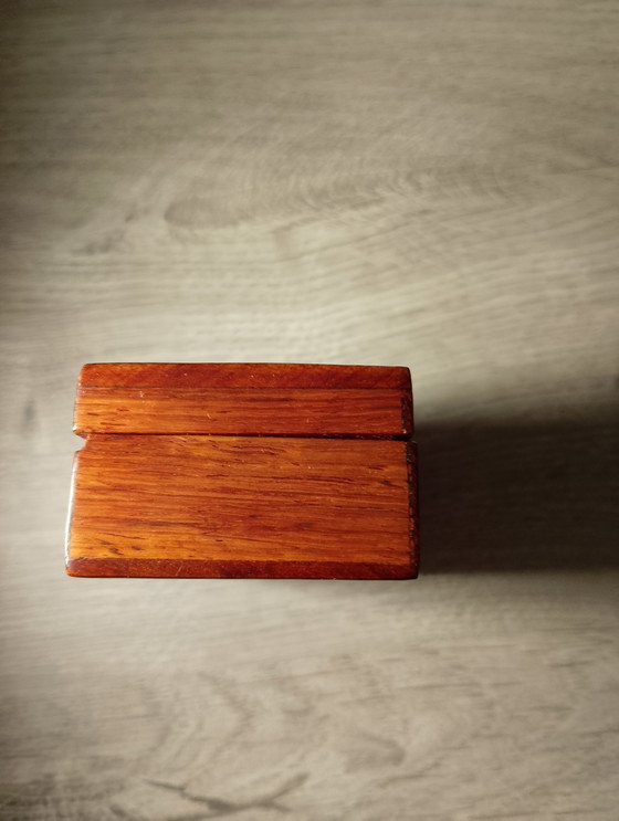 Image 1 of Caja de erudito antigua de madera con decoración de nácar que representa a un niño con un búfalo, Indochina china.