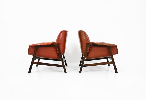 Image 1 of Pair of Brown Leather and Wood Armchairs by Gianfranco Frattini for Cassina. Model: 849. Seat Height: 40 cm. Stamped Cassina.