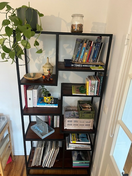 Image 1 of Mensola a muro aperta MUMBAI in legno di acacia e struttura in metallo nero