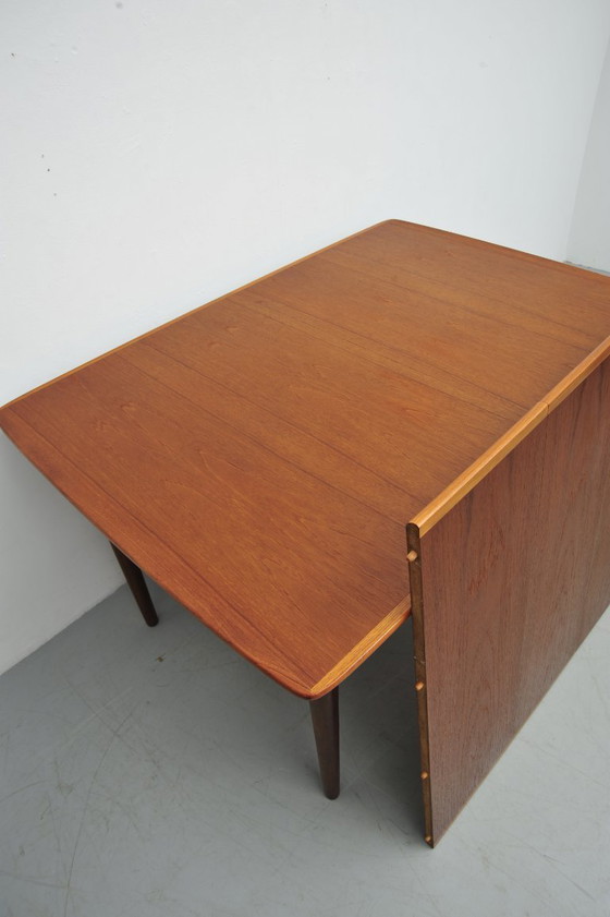 Image 1 of Table de salle à manger en teck (années 1960)