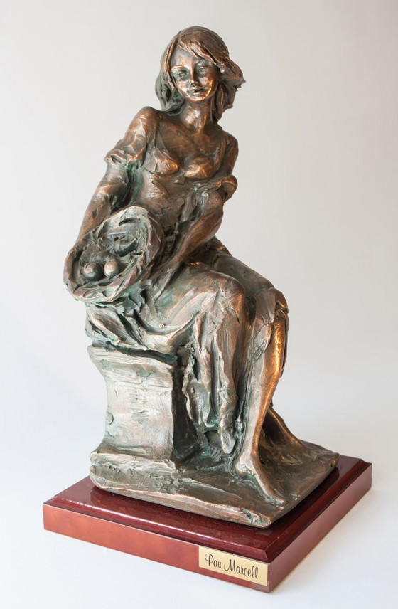 Image 1 of Beeld van een vrouw. Vrouwensculptuur. Sculptuur van Pau Marcell. Vrouwensculptuur. Verzamelobject. Decoratief object.
