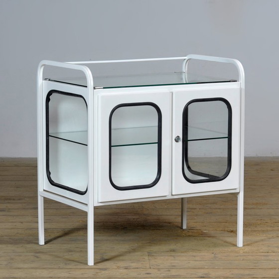 Image 1 of Armoire d'hôpital vintage, années 1970